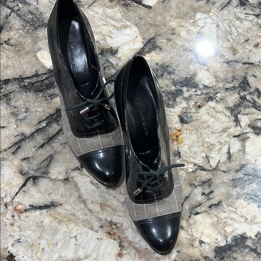 Anne Klein Black and Gray Flats for Everyday Elegance